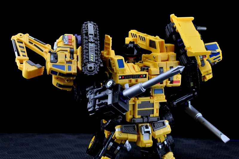 New Looks at Maketoys Giant Wheel Loader, Mixer, Dump Truck and