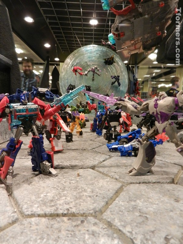 BotCon 2012 - Extensive Gallery of Transformers Prime Diorama