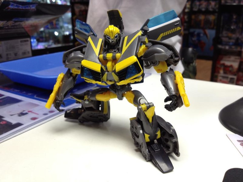 Transformers Robots in Disguise Shadow Strike Bumblebee Action Figure 