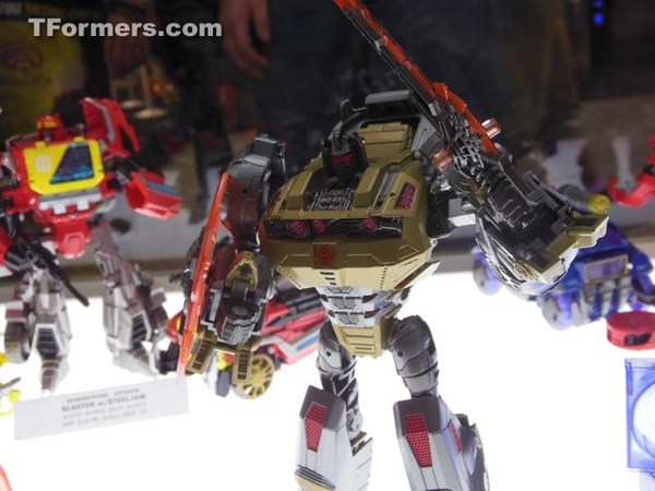 SDCC 2012 - Transformers Generations Fall of Cybertron Display Features Discs, Ultra Magnus, Grimlock, Blaster, & More! UPDATED