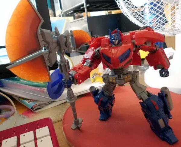 Make Your Transformers War For Cybertron Optimus Prime Figure Not Suck So Much  (5 of 7)