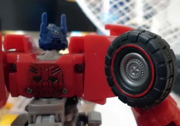  Make Your Transformers War For Cybertron Optimus Prime Figure Not Suck So Much  (6 of 7)