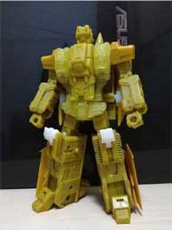 TFC Toys Uranos Eagle Gold Prototype Images 3 (3 of 4)