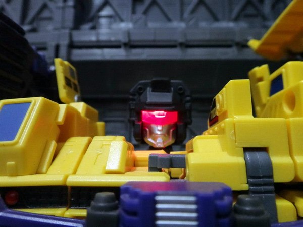 DR WU DW-P08 Head On! Head Upgrade for Make Toys Giant New Images Show Blue and Red Versions