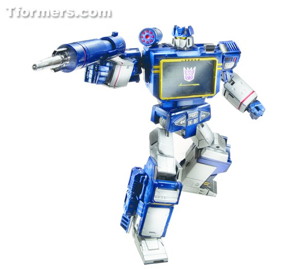 311420 Transformers Masterpiece Soundwave Robot02 (10 of 11)