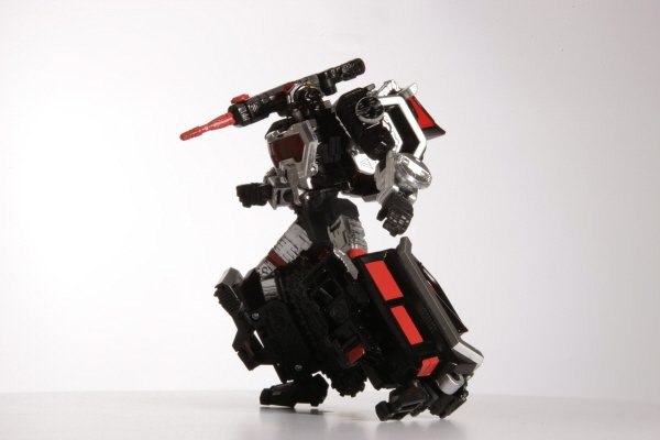 E Hobby Exclusive Magnificus Images Reveal Reveal The Shield Perceptor Repaint With New Head  (6 of 18)