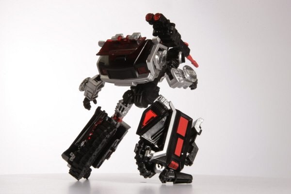 E Hobby Exclusive Magnificus Images Reveal Reveal The Shield Perceptor Repaint With New Head (18b) (8 of 18)