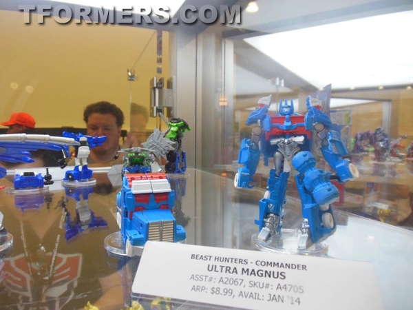 Botcon 2013   Transformers Beast Hunters 2014 New Figures Display  (69 of 131)