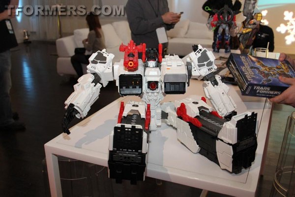 NYCC 2013   Transformers Construct Bots, Prime Beast Hunters And Metroplex Images  (17 of 17)
