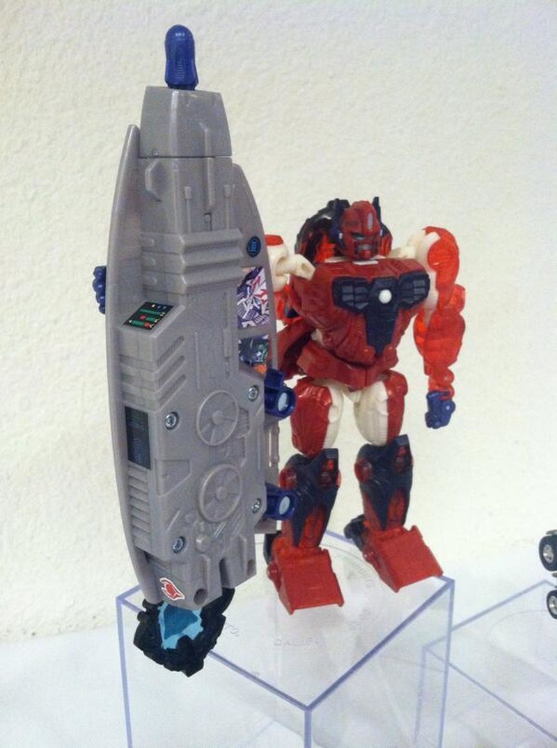 BotCon 2014 - Primal Prime To Be Customizing Class Figure From