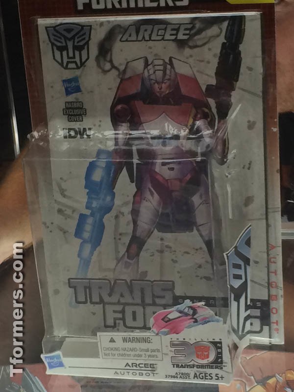 Botcon 2014 - Hasbro Booth Display Case Day 2 Photos! Arcee, Chromia, Brainstorm, More!