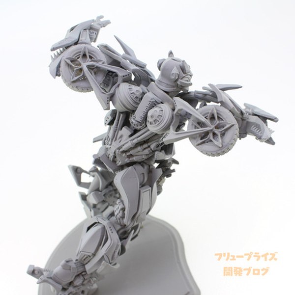 Transformers 4 Lost Age of Extinction - New Bumblebee Toy Prize Plus Wall Clocks Hit Japanese Arcades Soon