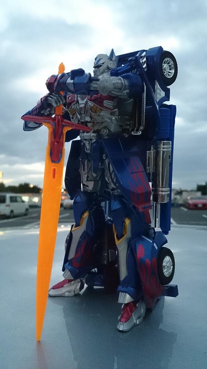 Novo Tomy Transformers Filme Avançado AD31 Armadura Cavaleiro Optimus Prime  pintado