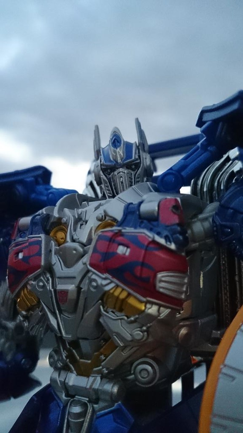 Novo Tomy Transformers Filme Avançado AD31 Armadura Cavaleiro Optimus Prime  pintado