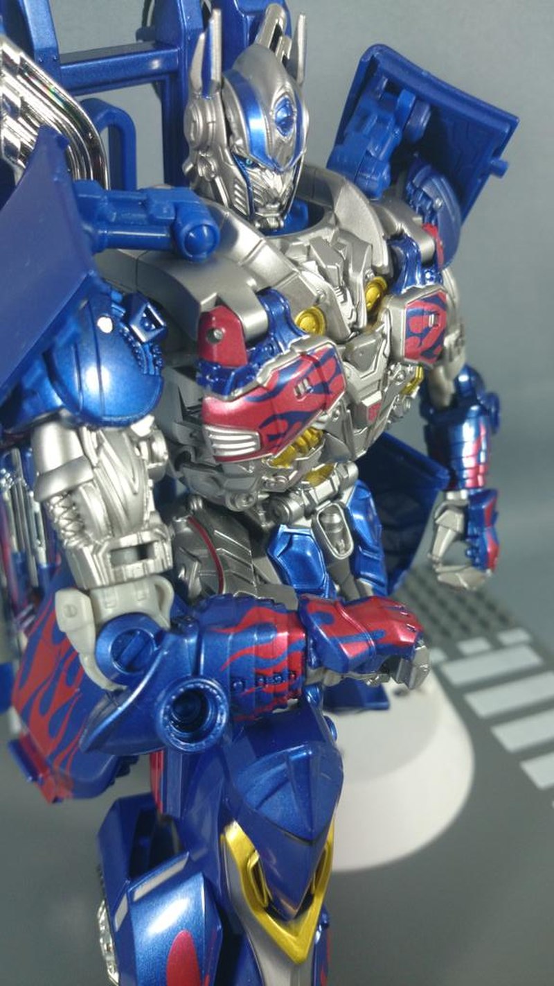 Novo Tomy Transformers Filme Avançado AD31 Armadura Cavaleiro Optimus Prime  pintado