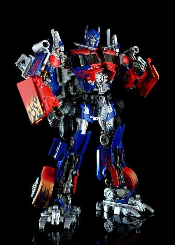 APS-01U Ultimate Optimus Prime - Extensive Preview Gallery Shows Off Improved Paint & Massive Accessory Loadout