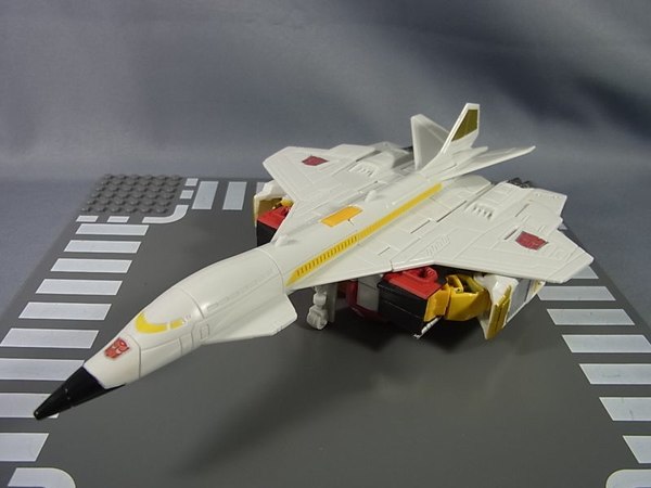 Unite Warriors Silverbolt In-Hand Gallery Shows Differences Between TakaraTomy And Hasbro Releases
