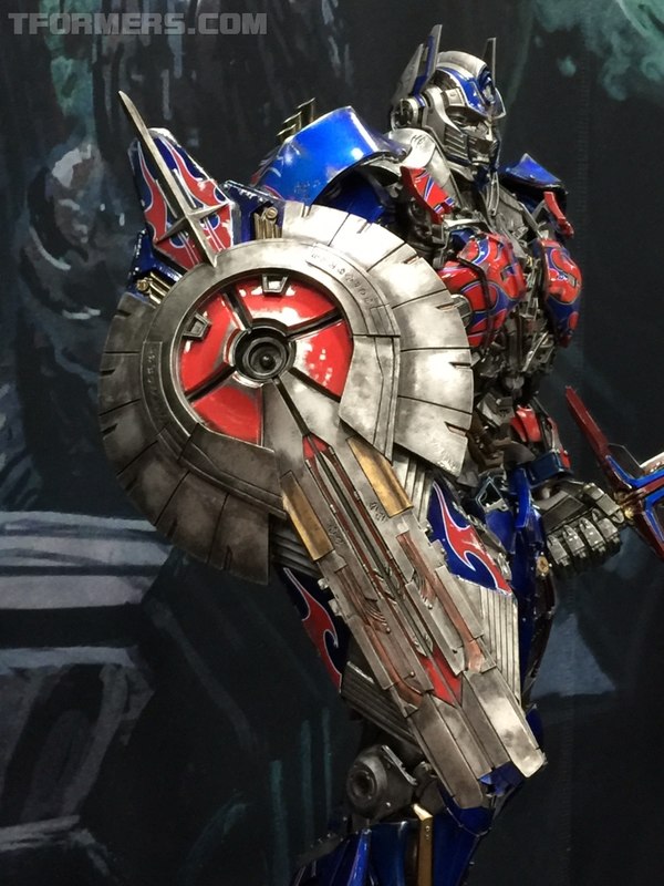 SDCC 2015 - Transformers Statues From Sideshow: Optimus Prime, Megatron, Bumblebee