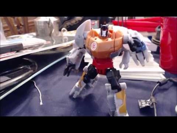 Video Review Of Robots In Disguise Gold Armor Grimlock Warrior Class Figure