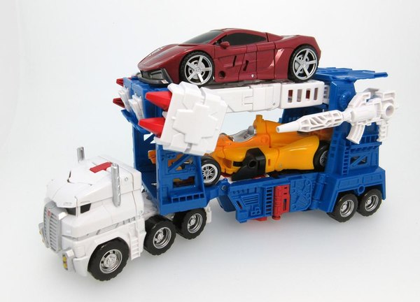 A Possibly Confused Ultra Magnus Transports Some Stunticons In Latest TFYuki Photo