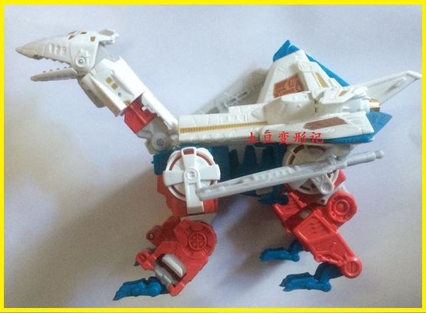 Combiner Wars Sky Lynx In Hand Photos Featuring Improvised Lynx Mode  (6 of 6)