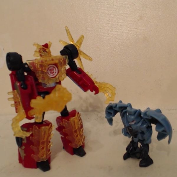 Robots In Disguise Minicon Battle Pack Sideswipe & Anvil Video Review