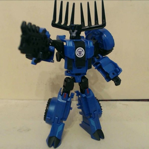 Video Review of Robots In Disguise Warrior Class Thunderhoof