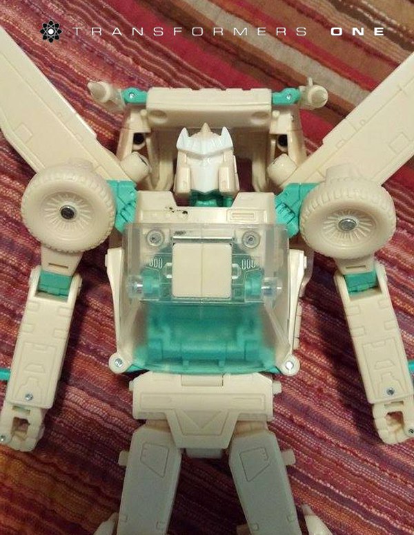 MP-25 Masterpiece Tracks With Toy-Style Faceplate - But What Does It Mean?