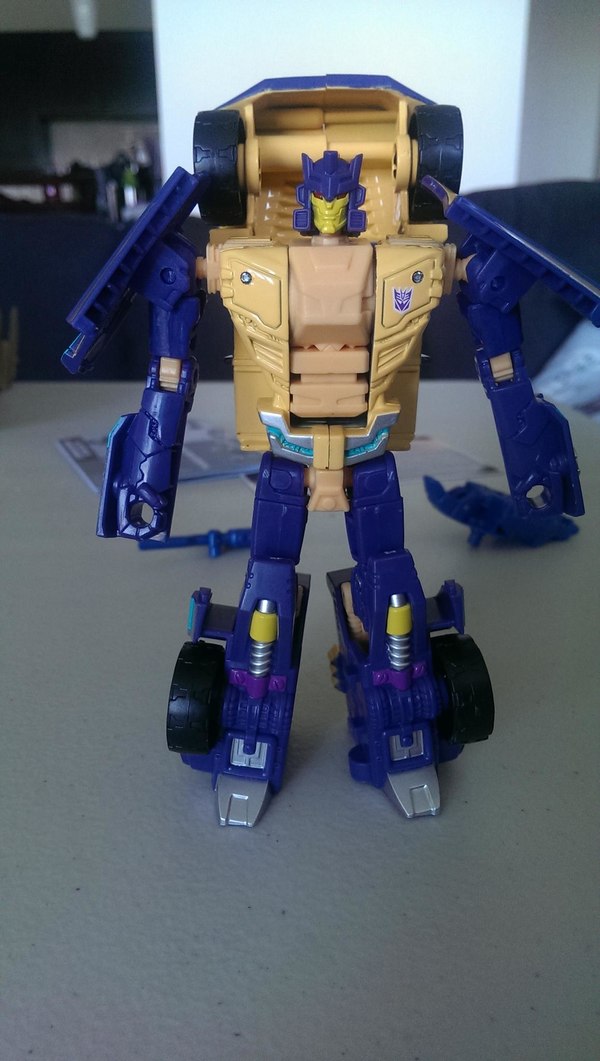 Review - TFSS 4.0 Grabuge/Ruckus Transformers Collectors Club Figure