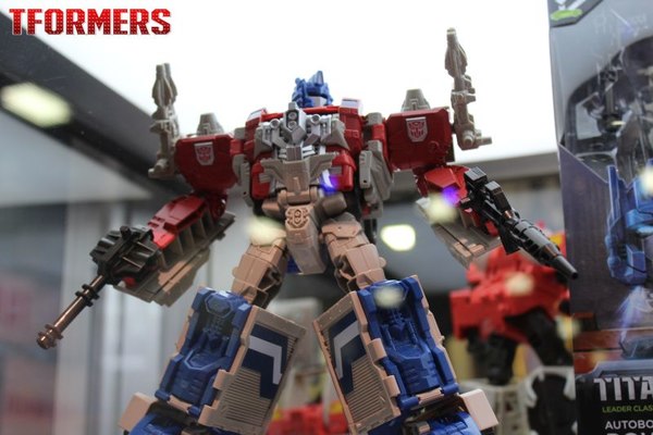SDCC 2016 - Generations Platinum Series And Titans Return Preview Night Display