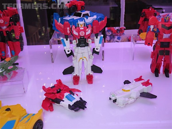 NYCC 2016 - Combiner Force Robots In Disguise Video Demo
