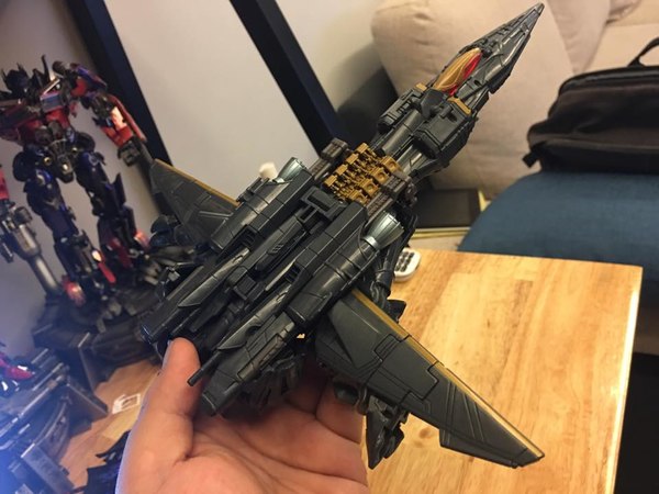 Transformers The Last Knight Premier Edition Hound And Megatron In Hand Photos 02 (2 of 15)