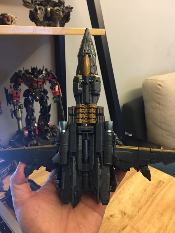 Transformers The Last Knight Premier Edition Hound And Megatron In Hand Photos 05 (5 of 15)