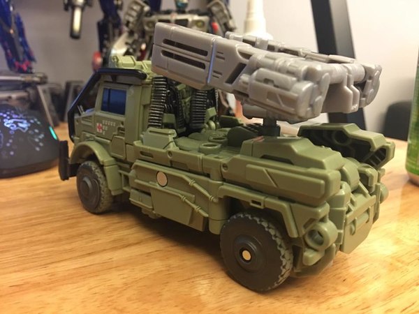 Transformers The Last Knight Premier Edition Hound And Megatron In Hand Photos 12 (12 of 15)