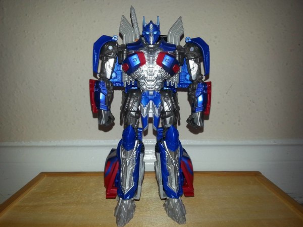 Transformers The Last Knight Voyager Optimus Prime In Hand Photos Of Premier Edition Figure 01 (1 of 14)