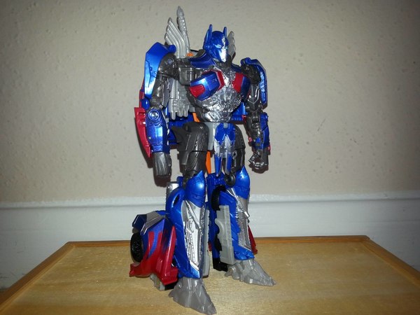 Transformers The Last Knight Voyager Optimus Prime In Hand Photos Of Premier Edition Figure 02 (2 of 14)