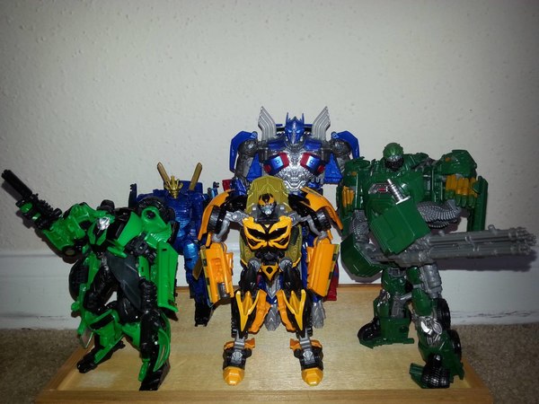 Transformers The Last Knight Voyager Optimus Prime In Hand Photos Of Premier Edition Figure 07 (7 of 14)