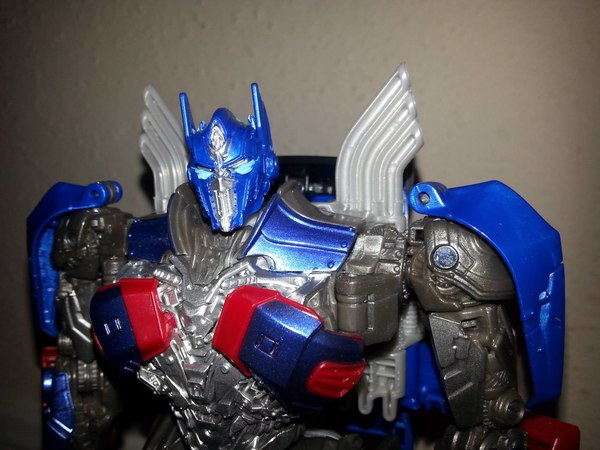 Transformers The Last Knight Voyager Optimus Prime In Hand Photos Of Premier Edition Figure 14 (14 of 14)