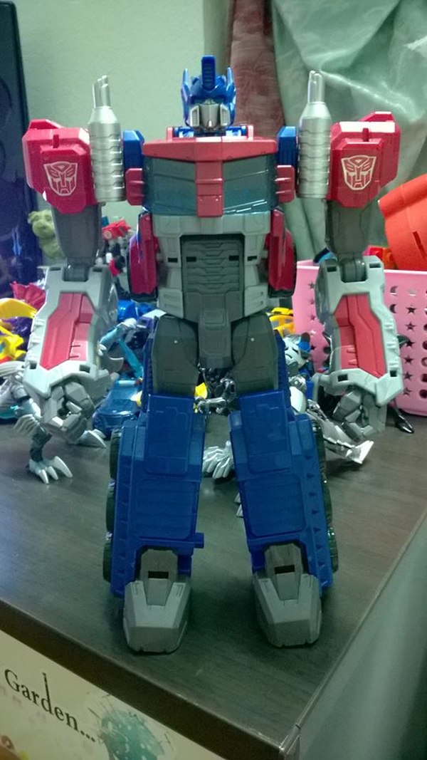 Generations Cyber Commander Optimus Prime   Deco Changes To The 2017 Release  (3 of 3)