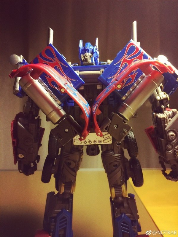 In Hand MPM 4 Optimus Prime Images Of Transformers Masterpiece Figure  (8 of 13)
