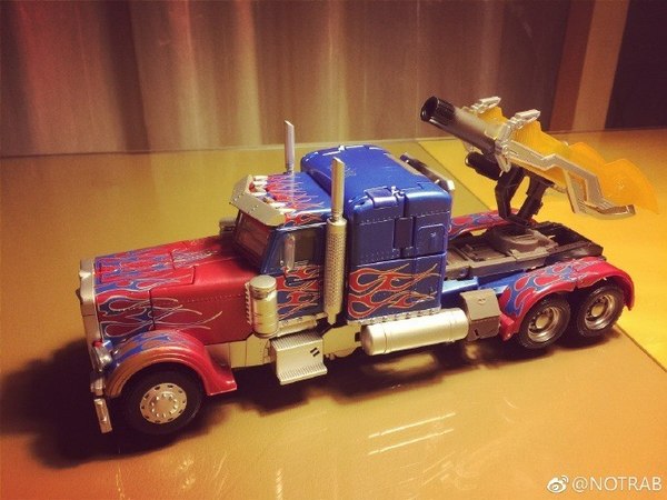 In Hand MPM 4 Optimus Prime Images Of Transformers Masterpiece Figure  (9 of 13)