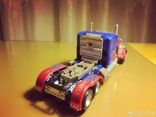 In Hand MPM 4 Optimus Prime Images Of Transformers Masterpiece Figure  (12 of 13)