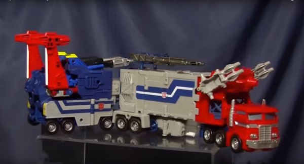 Videos: LG42 Godbomber Transformers Legends Figure Out of Package