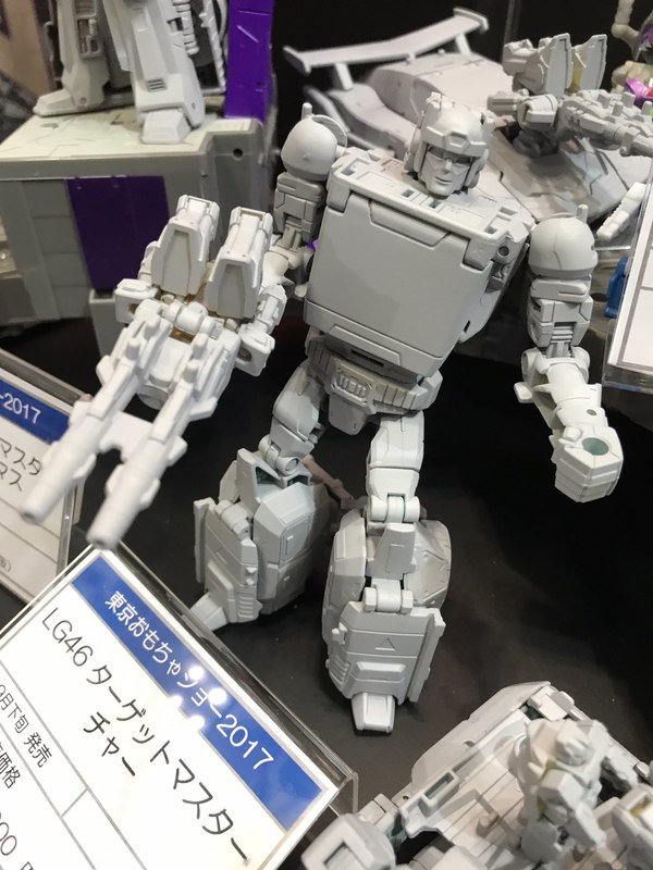 Tokyo Toy Show 2017 - Legends Series Display With Dinosaurer, Hot Rod, and Kup