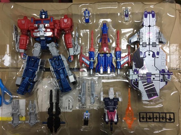 Titans Return Siege On Cybertron Boxset - In-Hand Images