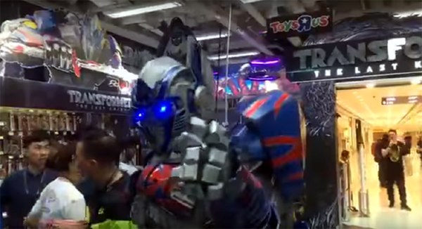Epic Madness Event at Toys R Us For Transformers The Last Knight
