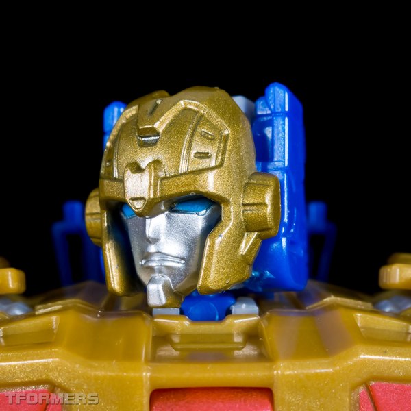 TFormers Titans Return Gallery   Siege On Cybertron Metalhawk 24 (24 of 91)