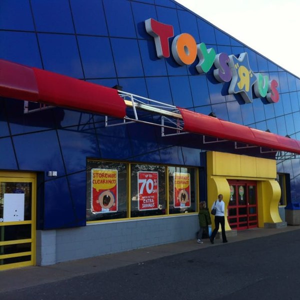Toys R Us US Locations Begin Liquidation Sales In Preparation For Store Closings