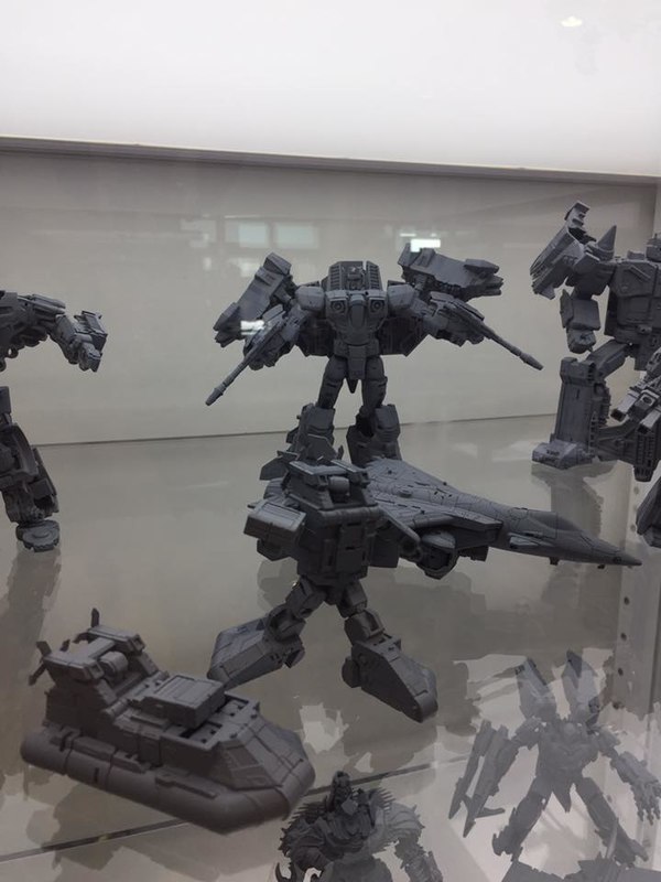 VOYAGER STARSCREAM'S COMBINER FEET - Photos From Prototype Display at HasCon 2017 Show Power Of The Primes Feature