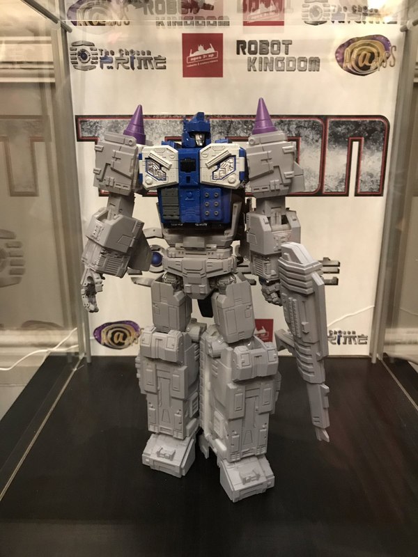 TFCon USA 2017 - Photos From The Dealer Room Displays Include MakeToys, FansHobby, FansToys, KFC, X-Transbots, More!